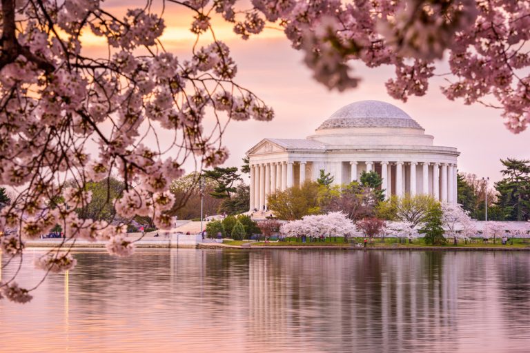 23 Best Places To Visit In The USA in April (2024)