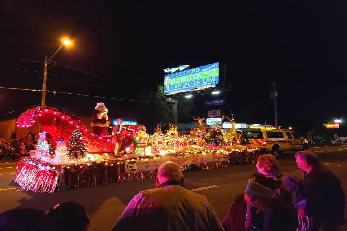 16 Best Places To Watch Christmas Parades In USA (2024)